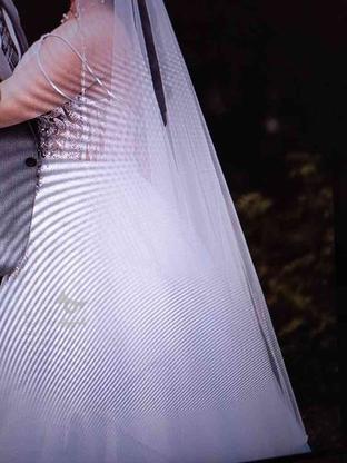 لباس عروس دنباله دار هر دو نمای لباس سنگ کار شده در گروه خرید و فروش لوازم شخصی در مازندران در شیپور-عکس1