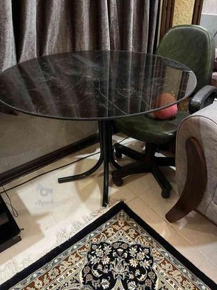 میز شیشه ای همراه با پایه فلزی مشکی در گروه خرید و فروش لوازم خانگی در اصفهان در شیپور-عکس1