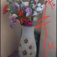 گلدان با گل زیبا بزرگ
