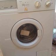 ماشین لباسشویی نیازبه ی تعمیرجزی دارد