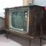 تلویزیون خیلی قدیمی چوبی