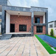 نیم پیلوت210 متری شهرکی با استخر سونا