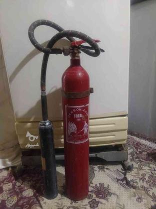 دو عدد کپسول آتش نشانی co2 4kg و پودر و گاز 6kg در گروه خرید و فروش صنعتی، اداری و تجاری در فارس در شیپور-عکس1