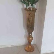 گلدان همراه با گل
