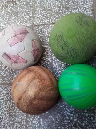 توپ فوتبال و والیبال در گروه خرید و فروش ورزش فرهنگ فراغت در قم در شیپور-عکس1