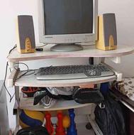 میز کامپیوتر با صندلی چرخدار