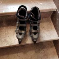 یک جفت کفش اسکیت کره ای