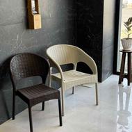 صندلی فضای باز صندلی حصیری نیم ست پلاستیکی میز پلاستیکی