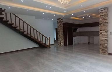 ویلا استخر دار شهرکی سه خواب 225 متری