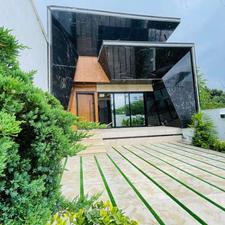 همکف 140 متری سنددار شهرکی با نگهبانی