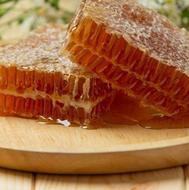 عسل طبیعی با رایحه گل آویش و گون