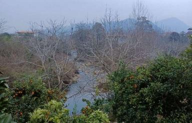 زمین با ویو و صدای رودخانه