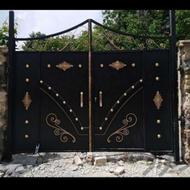 درب باغی در حیاط ماشینرو پارکینگ ویلا باغ حیاطی اهنی ورودی