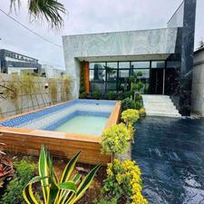 ویلا مدرن استخر روباز حیاط سرسبز سند تک برگ