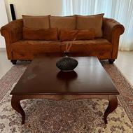 کاناپه سه نفره بسیار راحت بهمراه میز جلو مبلی