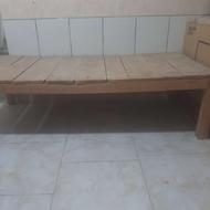 تخت چوبی چوب جنگلی