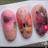 استخدام طراح حرفه‌ای ناخن