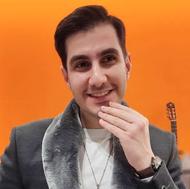 خواننده و نوازنده گیتار