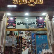 فروشنده و لاینر فروشگاه