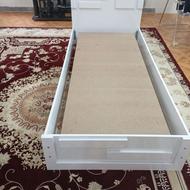 تخت یه نفره با تشک و رو تختی سه تایی