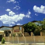 کارشناس فروش خانم