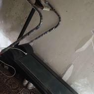 یک دستگاه تردمیل