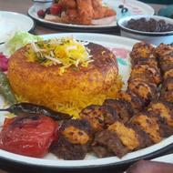 خانم جهت ظرف شستن و کارهای جاری