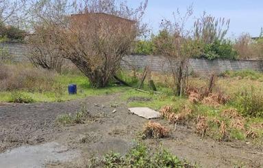 زمین خانه سرا واقع در وسط محله روستای آستانسر