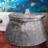 دیگ سنگی قدیمی