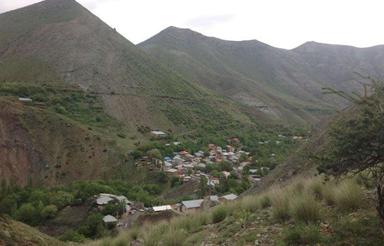 باغ میوه در روستای توریستی مورود در جاده چالوس
