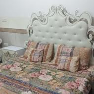 تخت خواب .