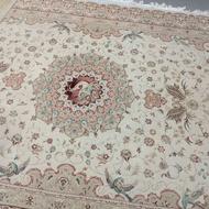 فرش کرم گلدار