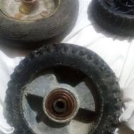 تعدادی سنگ برش وچرخ گاری