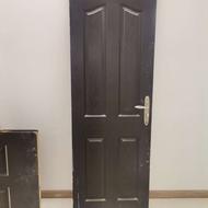 تعدادی لوازم ساختمان از قبیل درب چوبی شیرآلات سینک ظرفشویی