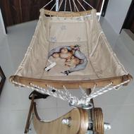 ننو(گهواره) چوبی نو تازه خریدم دخترم توش نمی‌خوابه