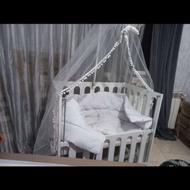 تخت نوزاد کنار تخت مادر