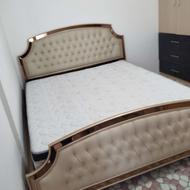 تخت دونفره چوب به همراه تشک سایز بزرگ
