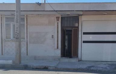 خانه ویلایی 140 متر با 3 اتاق وپارکینگ وانباری 80 متر حیاط
