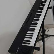 میدی کنترلر native instruments komplete kontrol a61