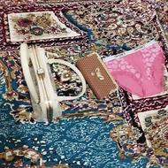 یک کیف مجلسی تمیز ویک کیف دستی ویک شورت دخترانه