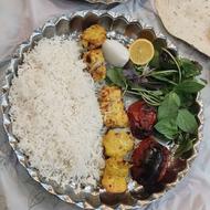 کار در کبابی خانم و آقا فرکی نمیکند