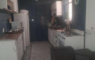ویلا حیاط دار با استخر وباغچه