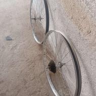 طوقه دوچرخه کوهستان و باطری موتور