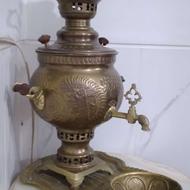 سماوار برنجی با میز برنجی دکوری