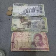 تعدادی سکه قدیمی ولوازم تو عکس ساعت کوکی