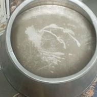 دیگ. بزرگ المینیوم 17 کیلوعه وزنشه