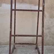چهار پایه آهنی