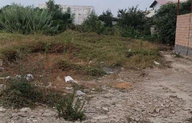 زمین چهار نبش دارای آب و برق گاز می‌باشد
