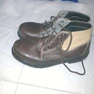 لباس وکفش کار