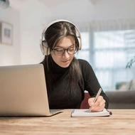 دایرکتر برای پیج فروش انواع کفش اسپرت زنانه با حقوق ثابت